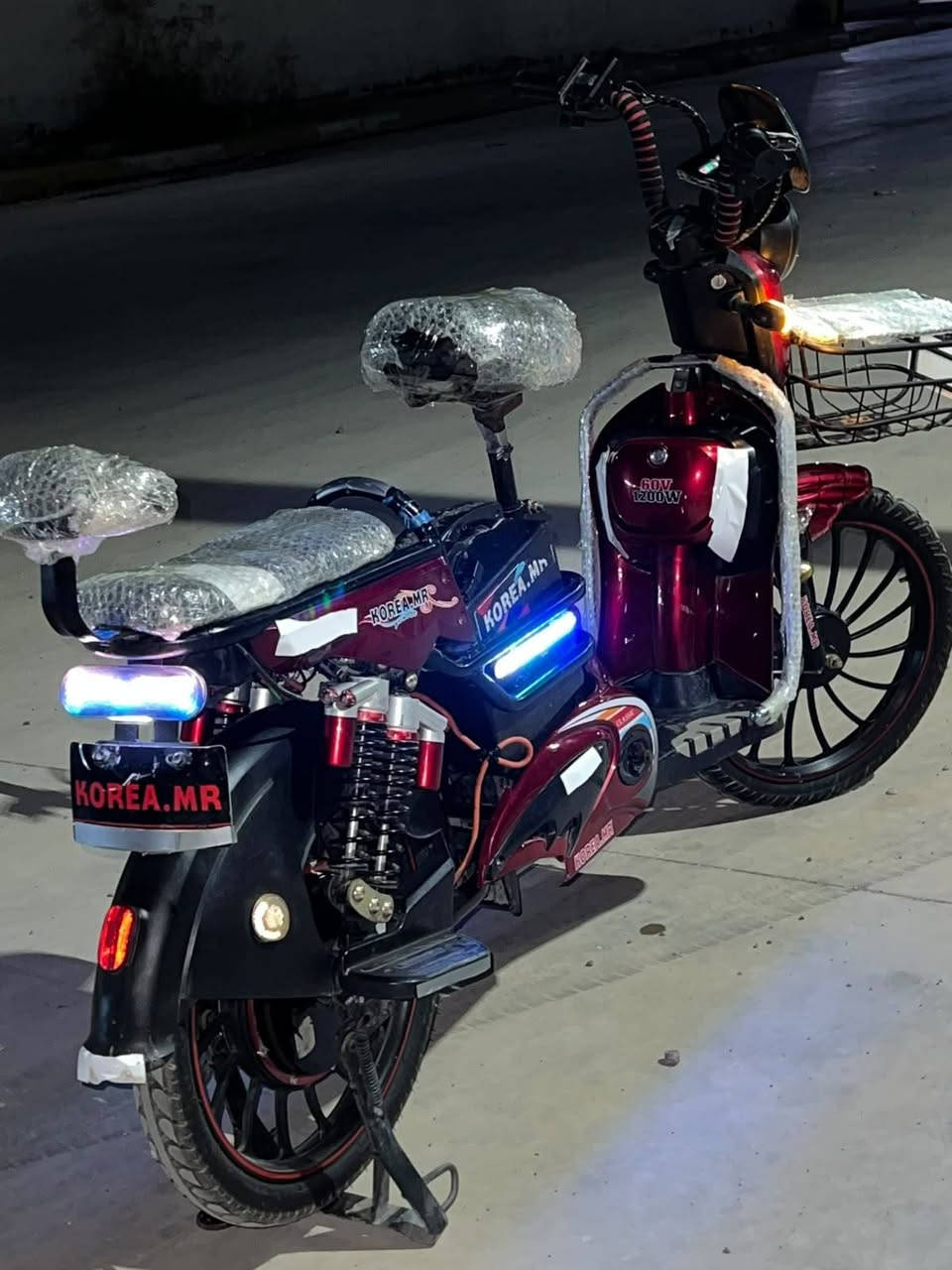 السلام عليكم بيسكل 🚲للبيع موديل 2024بيسكل جديد جديد بمعنه الكلمه 💯💯تيرات ثنين جوبلس جديد شاحنه جديد 5بطريات جديد حجم 20🔥دبل اشاره ➡️⬅️يمين يسار رباعي ملف 1500💯♀️شراي اتصل ***********سعر 275او بي مجال للشراي 💯🚲مكاني كركوك

