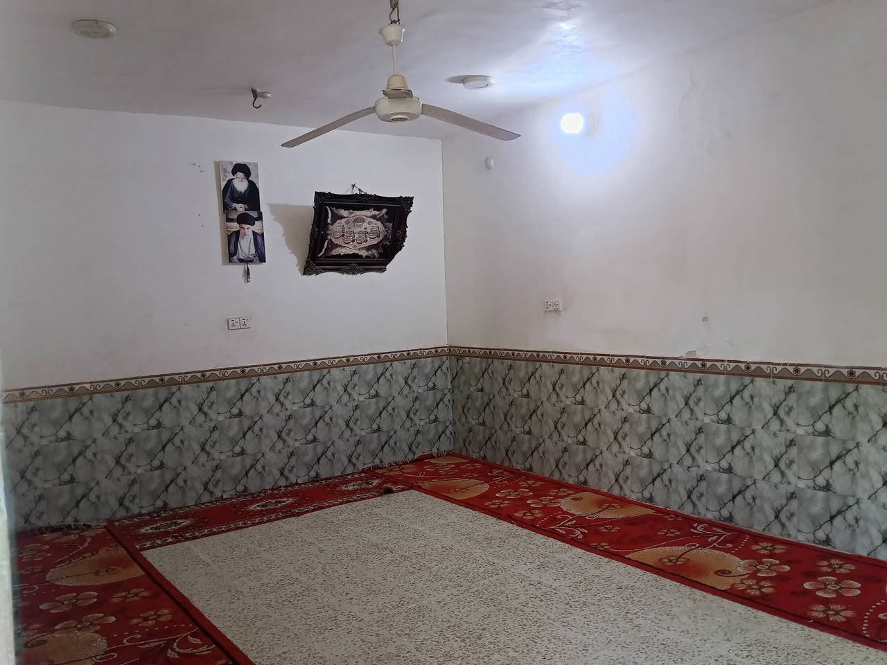 بيت البيع مساحة البيت  350 متر..  البيت ركن عل فرع
يحتوي البيت
 عل.. ستقبال 7متر.. وصاله 11متر.. ومطبخ.. ومنور البيت دوراني 
مكان _ البيت ناصريه. قلعه سكر.  حي الزهراء 
  ستفسار عل الارقام 
اتصال.. ***********
اتصال.. ‏‪***********‬‏
