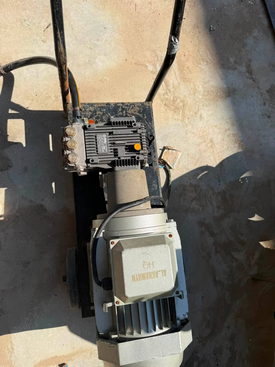 250 بار ايطالي 
3 فيز 
استعمال قليل 
600 الف حلة حي المهندسين 
***********
