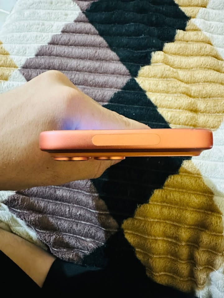 17 برو ماكس ايسم
بطارية93
ذاكرة 256
نضافة 95%
كامل الملحقات
ضمان ابل باقي 4 اشهر 
السعر  1500 نهايتة او مراوس 16 برو ماكس 
المكان ديالى 
للتواصل واتساب ***********
