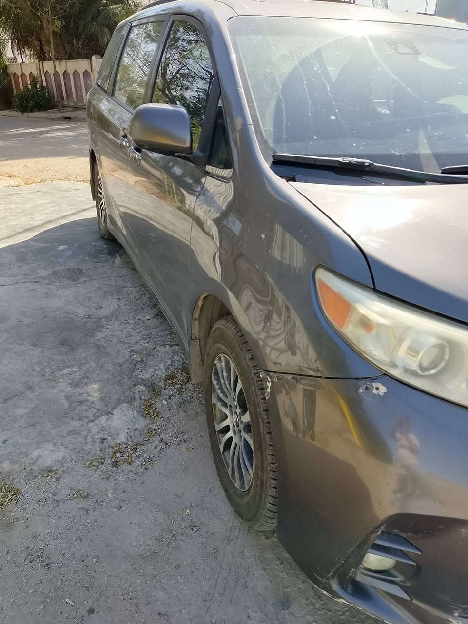 السلام عليكم 

🚐 للبيع تويوتا سيينا 2018 XLE Limited

⭐ وارد أمريكي — بدون ضربة
⭐ استعمال خصوصي — لوحة بغداد
⭐ 6 سلندر | 3500 CC
⭐ ماشية 250,000 كم
⭐ 7 راكب
⭐ كير 8 سرعات
⭐ السيارة بحالة ممتازة جدًا وبحالة الوكالة
⭐ المحرك بحالة ممتازة

🔹 تبريد 3 قطع
🔹 أبواب كهربائية
🔹 مقاعد أمامية كهربائية مع تدفئة وتحكم
🔹 تحكم ستيرن
🔹 فتحة سقف
🔹 لايت شمسي وزينون
🔹 حساسات أمامية وخلفية
🔹 كاميرا خلفية
🔹 مانع انزلاق
🔹 تحديد مسار
🔹 مراقبة الزوايا الميتة
🔹 مواصفات XLE Limited كاملة

💰 السعر: 175 ورقة

📍 بغداد — حي الجامعة

📞 ***********
