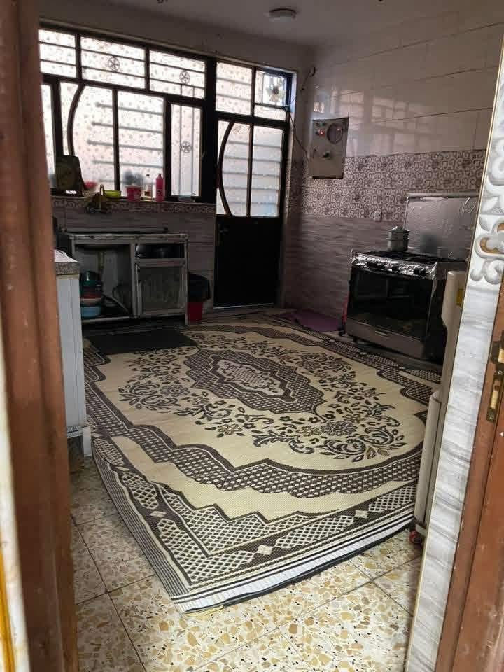 بيت للبيع المساحة ١٠٠ متر واقع حال ١٢٠ بلمخابرات بفرع مدرسه الابداع
غرف نوم ٥ 

صحيات خارجية وداخلية وفوك 

صاله واستقبال ومطبخ 

السعر ١١٥ قفل 

للاستفسار ***********
