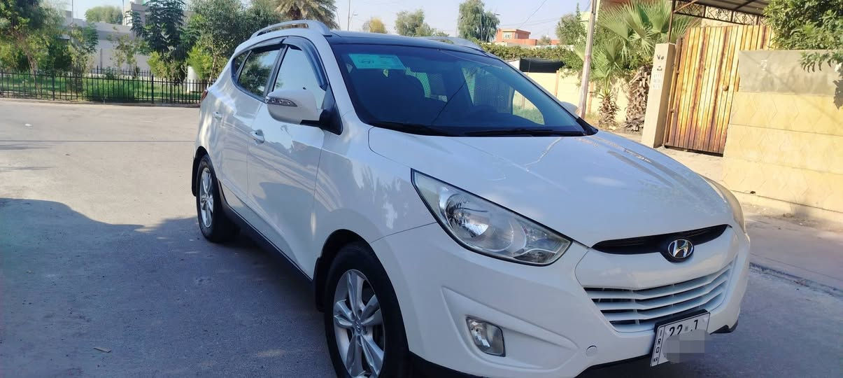 Hyundai Tucson 2012 
فتحه سقف بانوراما 
ويل كب حجم 17 
شاشه اندرويد 
كامره خلفيه دواره 
مرايات جانبيه كهرباء 
اشارت بالمرايات 
تحكم ستيرن 
منفذ USB 
منفذ AUX 
محرك وكير شرط مكينه 2000 دوش شرط
تبريد ثلج ❄️
اطارات جديدة
بطاريه جديدة
بدون صبغ 
فقط مكانتين بارد
السونار مرفق مع منشور
رقم اربيل الجديد بأسمي 
شرط التحويل 
السعر 136 قابل للتفاوض
للاتصال
*********** موصل, نينوى
