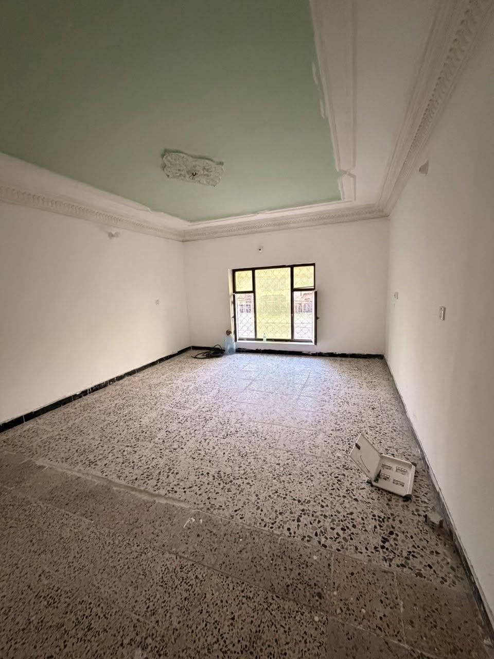 ايجارات السيديه 1 بيت 180متر 4 نوم ثلاثه فوك وصحيات وجوه غرفه وصاله ومطبخ وصحيات وكراج مدخلين مليون 150.  2.بيت ثلاثه نوم واستقبال وهول مطبخ وصحيات مليون 200.    3.بيت 160 غرفتين نوم وصاله ومطبخ وصحيات وكراج يصلح مخزن اول سكن 500.شهداء السيديه  4 بيت ثلاثه نوم واستقبال وهول مطبخ وصحيات وكراج وحديقه مليون و100.   5 مشتمل 50 متر غرفتين وصاله ومطبخ وصحيات بيت ركن جاهز. 600 قفل. 6 مشتمل طابق اول غرفتين وصالة ومطبخ وصحيات معزول ايجاره 600.   7 مشتمل طابق اول ثلاثه نوم واستقبال ومطبخ وصحيات وكراج وسطحين. ويوجد سكن طالبات وطلاب. وعروض أخرى للاستفسار ***********
