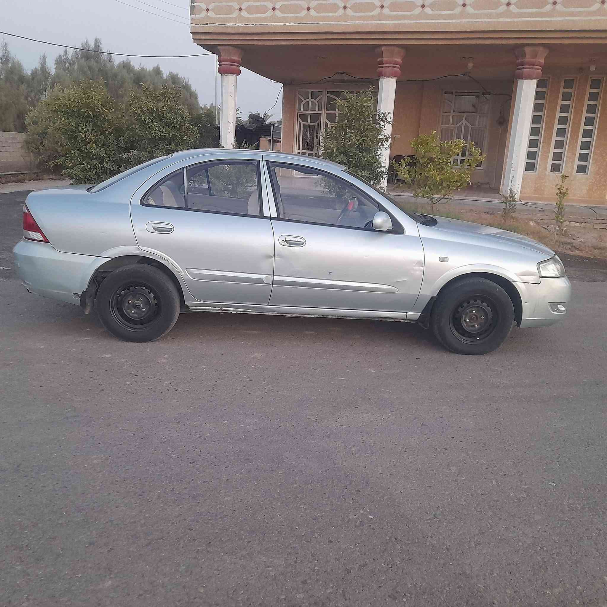 نيسان سني كوري ٢٠٠٧ باسمي رقم انكليزي جديد وهزه جديده محرك وكير وتبريد جاهزه  بيها صبغ بنيد وجاملغ خلفي اثر جراد كل الدواخل مكفوله مكانها التاجي ***********  كير محرك تبريد ممتاز
