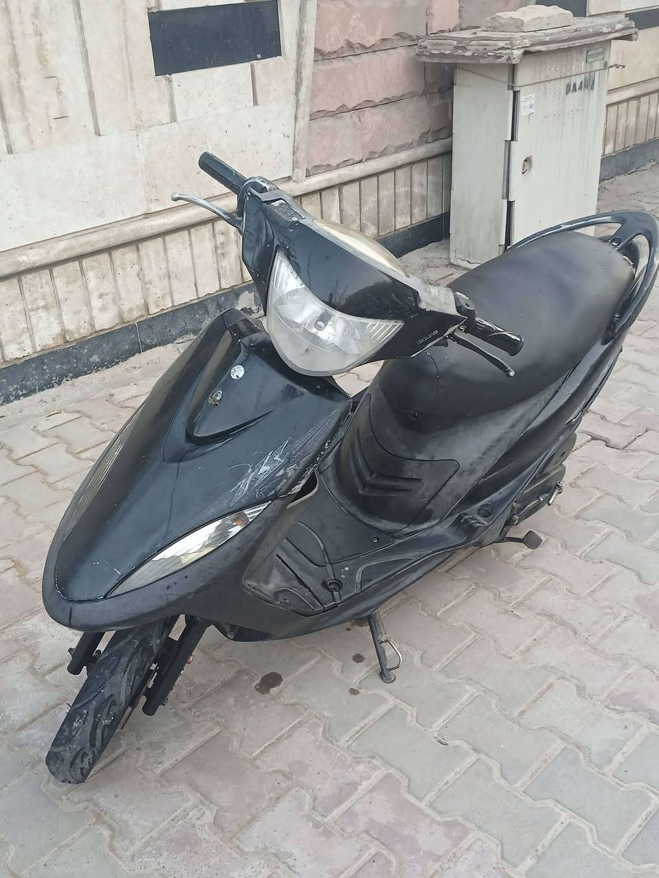 دراجه ماكس للبيع سعر 275 كاطعه ناريه نقصها كابريتر ومشكله بالكهربائيات مال جوزه. بيها سلف ٥٥ جديد وكفرات كامله مختمه واللايتات كلها شغاله والاشاير هم. سبب البيع محتاج فلوس للتواصل واتساب فقط مكاني بغداد الاعظميه ***********
