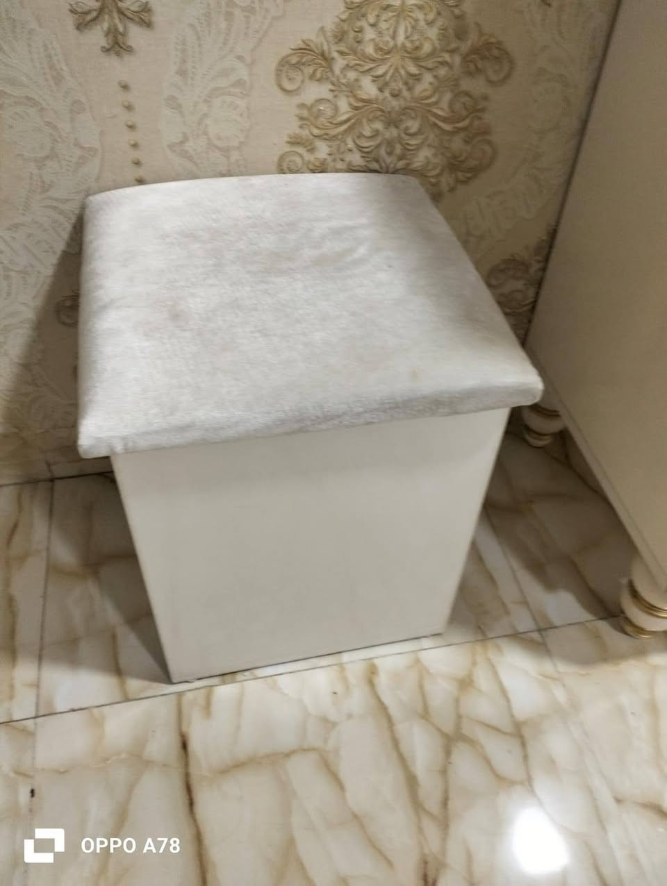 السرير عدد اثنين متوفر المكان كركوك الخضراء الي يريد يتواصل ع الرقم *********** وغرفه نوم تركي استخدام قليل وكاونتر المنيوم
