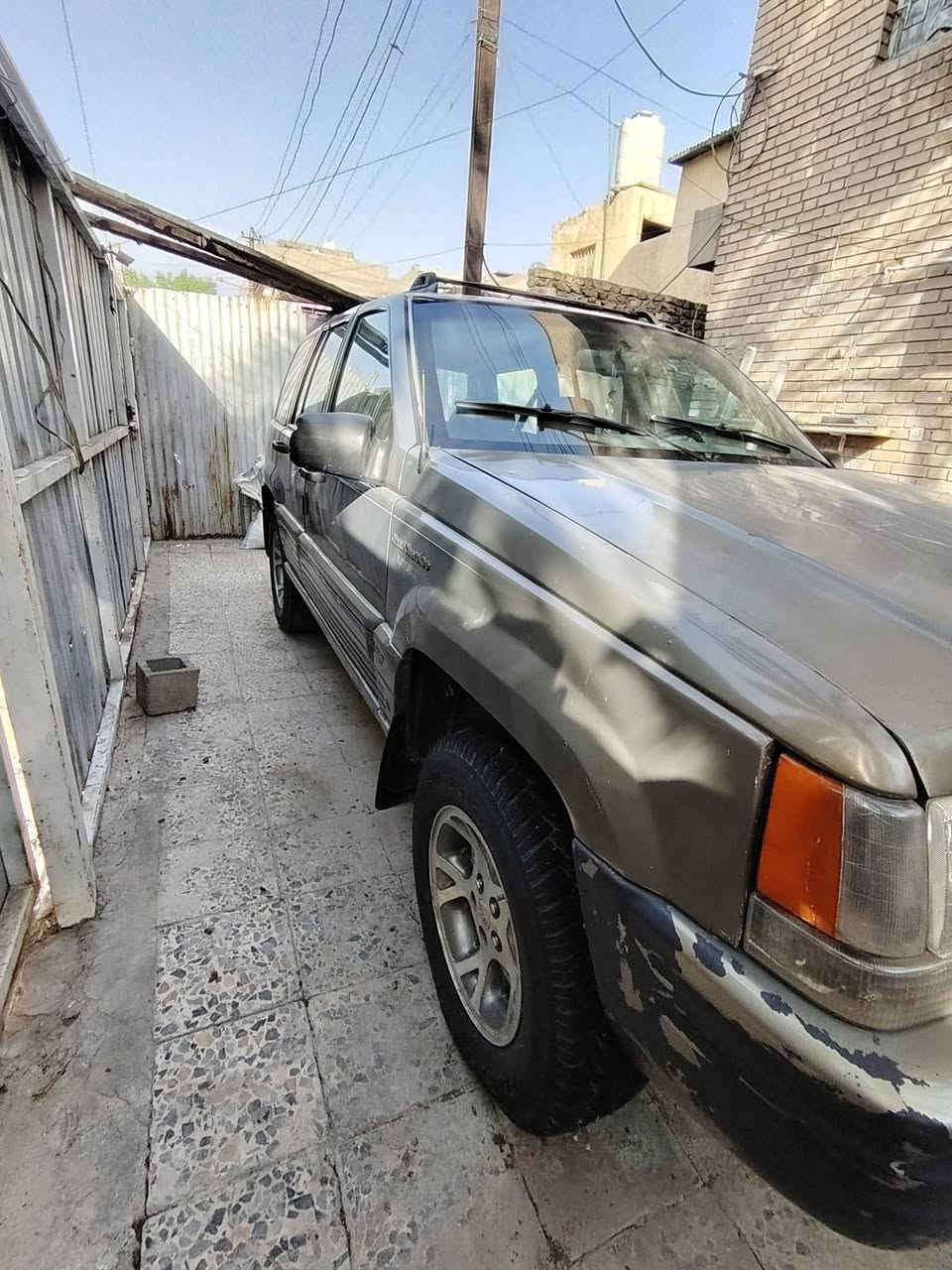 ر السلام عليكم سيارة جيب شيروكي موديل 1995 السيارهه حلوه بس يريدله شويهه ترتيب مكينه وكير خير من الله السياره بسميي وتحويل ثاني يوم سنويه صاقطه من شهر1 سياره كدامك دوشمه جديده تايرات تخم جديد بس عوزه ترتيب بس احتاجيت افلوس واريد ابيع سعر 37 بيه مجال مكاني بغداد الشماعيه رقم الهاتف *********** رقم السياره بغداد
