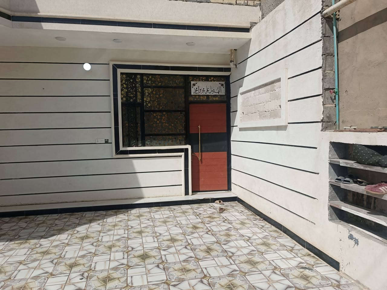 دار للبيع المساحه ٢٠٠ العنوان شارع طليبات بيت حديث جاهز للسكن للاستفسار الاتصال ***********

