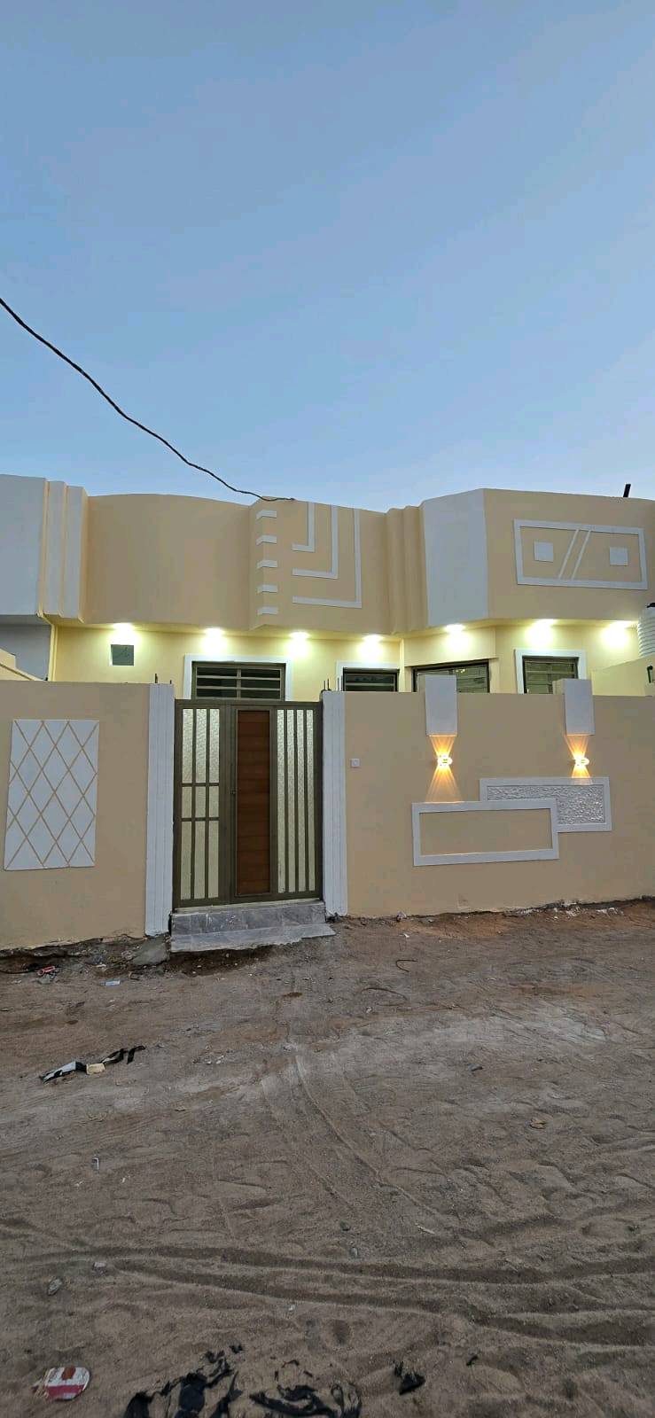🏡 دار جاهز للسكن للبيع

📐 المساحة: 150 متر
📄 طابو زراعي عراقي – سند 25

🛏️ التفاصيل:
غرفتين نوم
ديوان
صالة
مطبخ
صحيات داخلي وخارجي

📍 العنوان: أبو الخصيب – طريق سيد حامد مقابل مدينة الأندلس
💰 السعر: 80 وبي مجال للتفاوض

✅ جاهز للسكن
✅ مناسب للعائلة
✅ موقع جيد وقريب من الخدمات

📞 للاستفسار: اتصال أو واتساب *********** او ***********