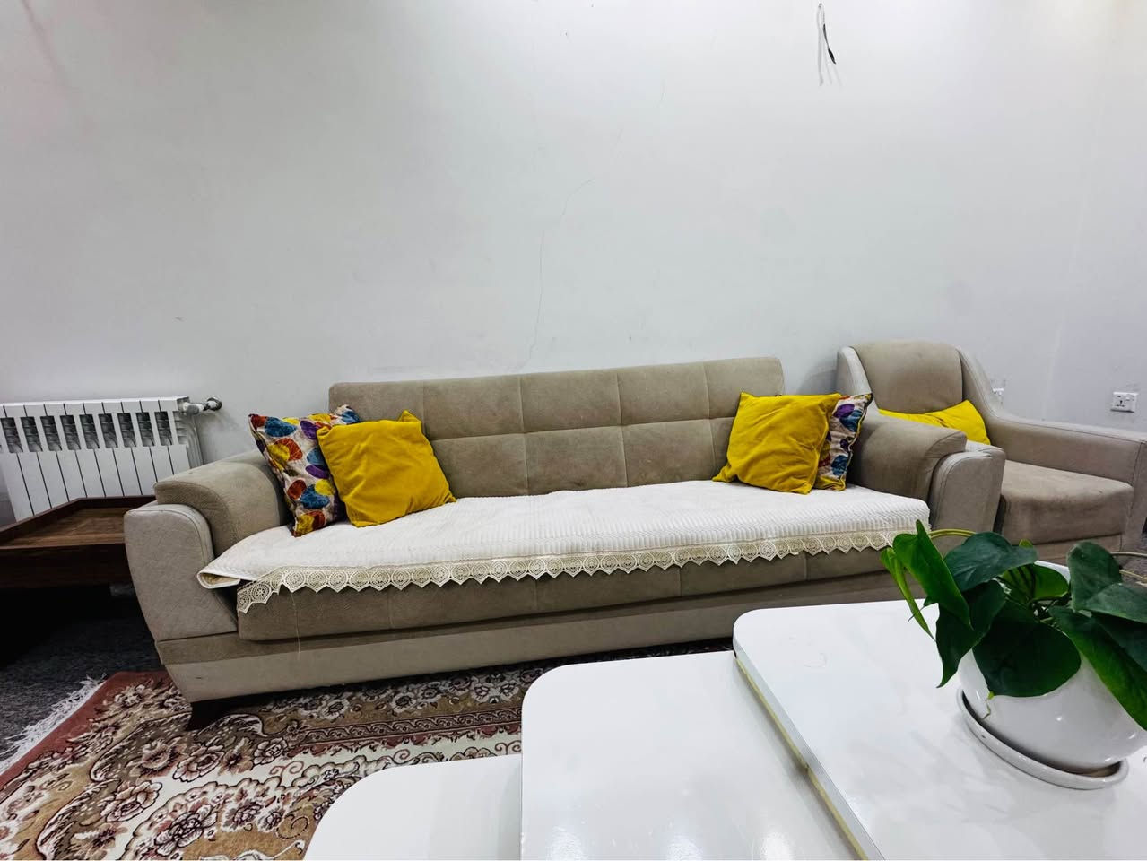 قەنەفە ی ترکی ١٠ نەفەری و فەرشی ئێرانی هەردوکیان ٧٥٠،٠٠٠ دینار لە سلێمانی *********** السليمانية, العراق
