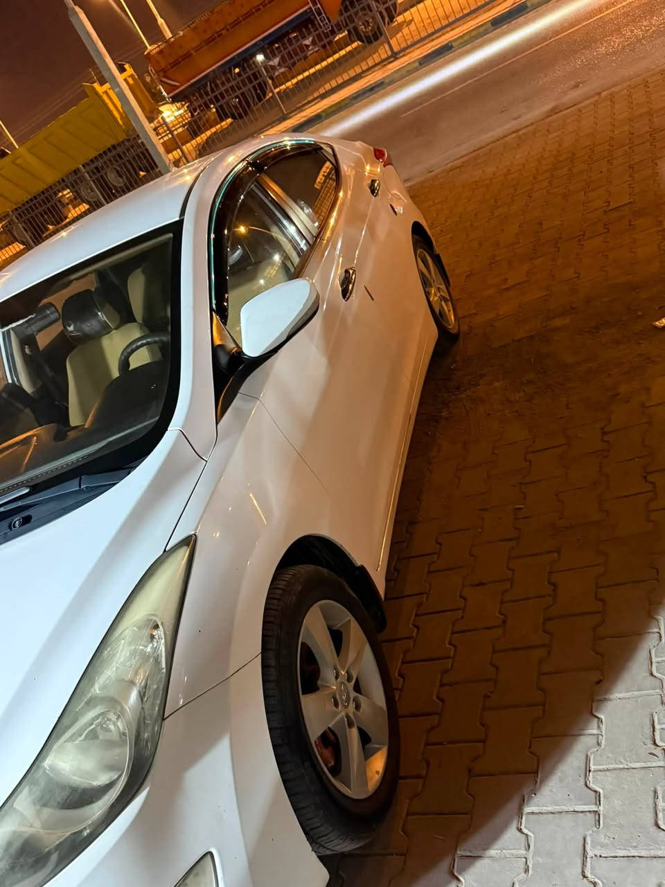 🚗 هيونداي النترا 2013 - وارد خليجي (لون أبيض) 🚗
سيارة جاهزة ومجهزة من جميع النواحي،   (شرط الترايك للبصرة).

• المواصفات والجمالية:

• اللون: أبيض ملكي.

• المحرك: 1600cc بحالة ممتازة جداً (لا تنقيص ولا تبخير).

• التبريد: ثلج ماشاء الله.

• الشاشة والكاميرا: شاشة حديثة مع كاميرا خلفية.

• الإطارات والحديديات: تخم تاير جديد + حدادية جاهزة بالكامل.

• البودي والشاسيه:

• كفالة عامة، بيها صبغ بسيط فقط بدور الجاملغ.

• باقي السيارة مكفولة من كلشي.

• الأوراق والرقم:

• رقم أربيل (تحويل مباشر: تريد وكالة أو مداور).

💵 السعر: 105 ورقة ($10,500) - بيع مستعجل.

📍 المكان: النجف - الرضوية.

📞 للاتصال والتواصل: ***********

