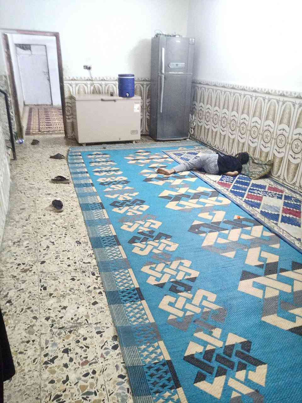 نومالسلام عليكم بيت مساحة 200م  نزال25واجهة8 بناء ال90عالي عن الشارع طابقين الاول صب غرفتين نوم صالة مطبخ صحيات استقبال الطابق الثاني عكادة  غرفتين نوم صحيات الموقع الاورفلي الفرع العريض مقابيل شارع سوق الشعبي قطاع51/50 السعر 280للستفسار ***********
