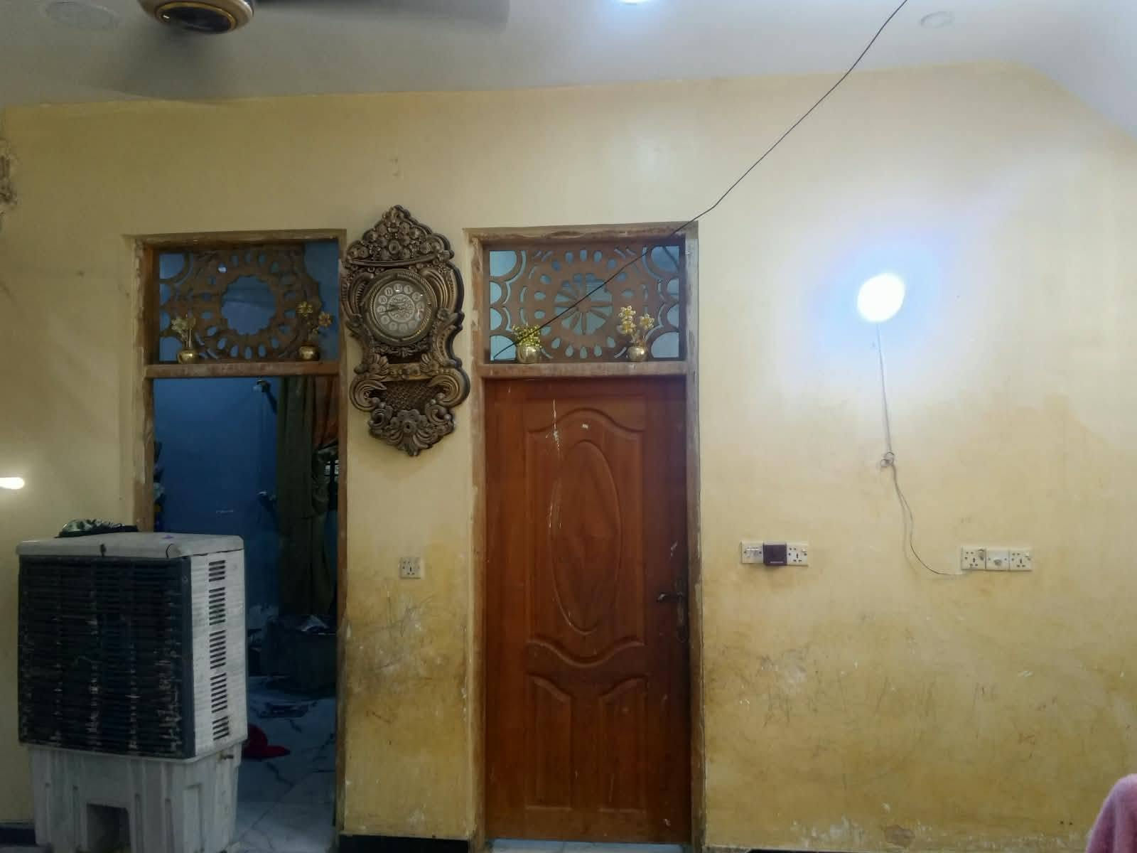 سلام عليكم بيت للبيع مساحه200 بناء جديد درجه وله كاشي سيراميك/صطح/شتايكر حيطارق شارع لمدارس بضهر تجاري كامل خدمات موقع مميز خريطه حلوه رقم صاحب دار‏‪***********‬‏ قريب عله مدارس /85/بي مجال لشراي خوان تكدر سوي بيتين تجرهن خير من الله
