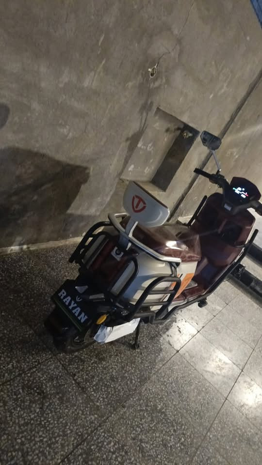سلام عليكم 

للبيع ''قبل كلشي المعرف لايعرف وحش الكون فئه ال VlP ✈️
  لون مميز داخل موروني 

سرعه 80حقيقي🚀

بطاريات 6مسطره🚀

الدراجه مستعمله أسبوعين فقط بعدهي جديده كدامكم 

السعر خاص لو اتصال على الرقم *********** 
بيه هواي مواصفات اكيد تعرفوهه مثل الربط على برنامج الجهاز وهاي شغلات بعد 🚀

