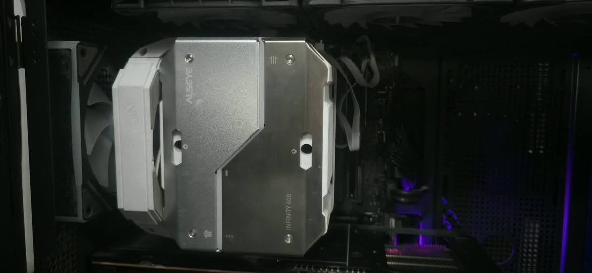 سلام عليكم تجميعة مستعمله للبيع
مواصفات  

:
🖥️ Intel Core i7-14700KF
🎮 ASUS RX 9070 XT 16GB
📡 ASUS TUF B760-PLUS WIFI
⚡ RAM DDR5 16GB 6000mhz
💾 NVMe SSD 2TB
🔋 Thermalright TG850 850W Gold
❄️ AG620 Infinity Cooler
✨ SAMA Case

تجميعه استعمال بسيط 

سعر 2500 وبي مجال للشراي

مكاني بغداد شالجيه لا يوجد توصيل 
للتواصل واتساب او اتصال فقط. ***********
