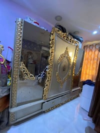 غرفة نوم • للبيع • تواصل خاص