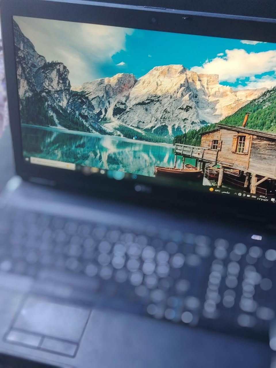 لابتوب Dell Latitude E6540 للبيع
المواصفات:
​الموديل: Dell Latitude E6540
​المعالج: Intel Core i5-4310M @ 2.70GHz
​الذاكرة العشوائية (RAM): 4 GB DDR3
​التخزين: 500 GB (HDD TOSHIBA)
​كرت الشاشة: Intel HD Graphics 4600
​نظام التشغيل: Windows (64-bit)
​المميزات والأداء:
​جهاز عملي ومتين جداً من فئة Latitude المعروفة بقوة التحمل.
​ممتاز للدراسة، التصفح، الأعمال المكتبية، ومتابعة الفيديوهات.
​الشاشة بحجم كبير ومناسبة للعمل الطويل.
​السعر: [150]وبيه مجال بسيط
المكان: [بغداد حي اور]
​للتواصل والاستفسار، يرجى المراسلة على الخاص أو الاتصال على الرقم: [***********].واتساب
