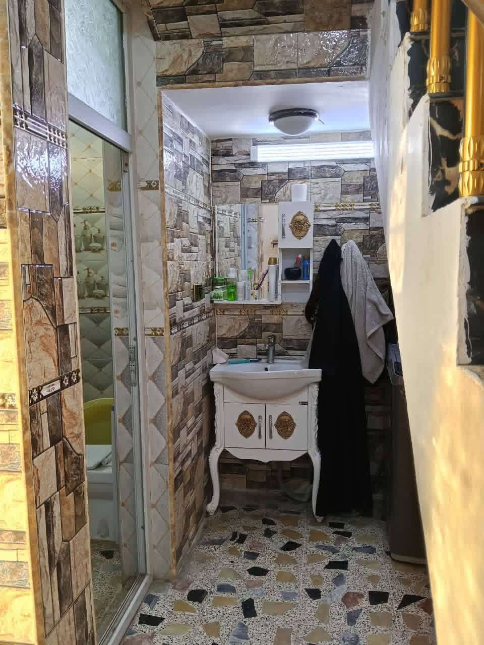 بيت للبيع • ٢٠٠م • حديقة وكراج