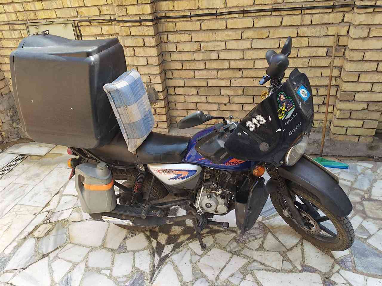 السلام عليكم دراجه بوكسر للبيع موديل 2023 مكينه شادلها مال شركه صار شهر رقمها انكليزي  كهربائيات كلها شغاله دراجه نضيفه كلش عنواني بغداد  مدينه الصدر للاستفسار رقم الهاتف ***********
