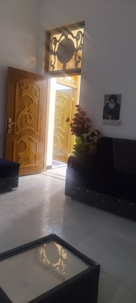السلام عليكم دار للبيع طابو مساحه 270 ركن يحتوي البيت ثلاث غرف مجمع صحيه داخلي مطبخ حار بارد زائدا تحيات خارجيات كبير المكان قرب المدارس الصينيه الشويلي الاستفسار اتصال على هذا الرقم ***********
