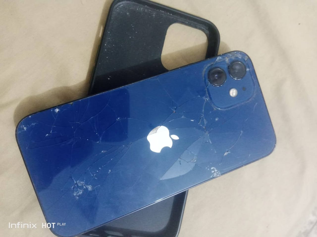 ايفون 12  فقط
مبدل شاشه وبطاريه اصليات 
ذاكره 64 وبطاريه 100
بيع او مراوس السعر 225 
ناصريه شارع عشرين ***********
 مكلف بل نشر
