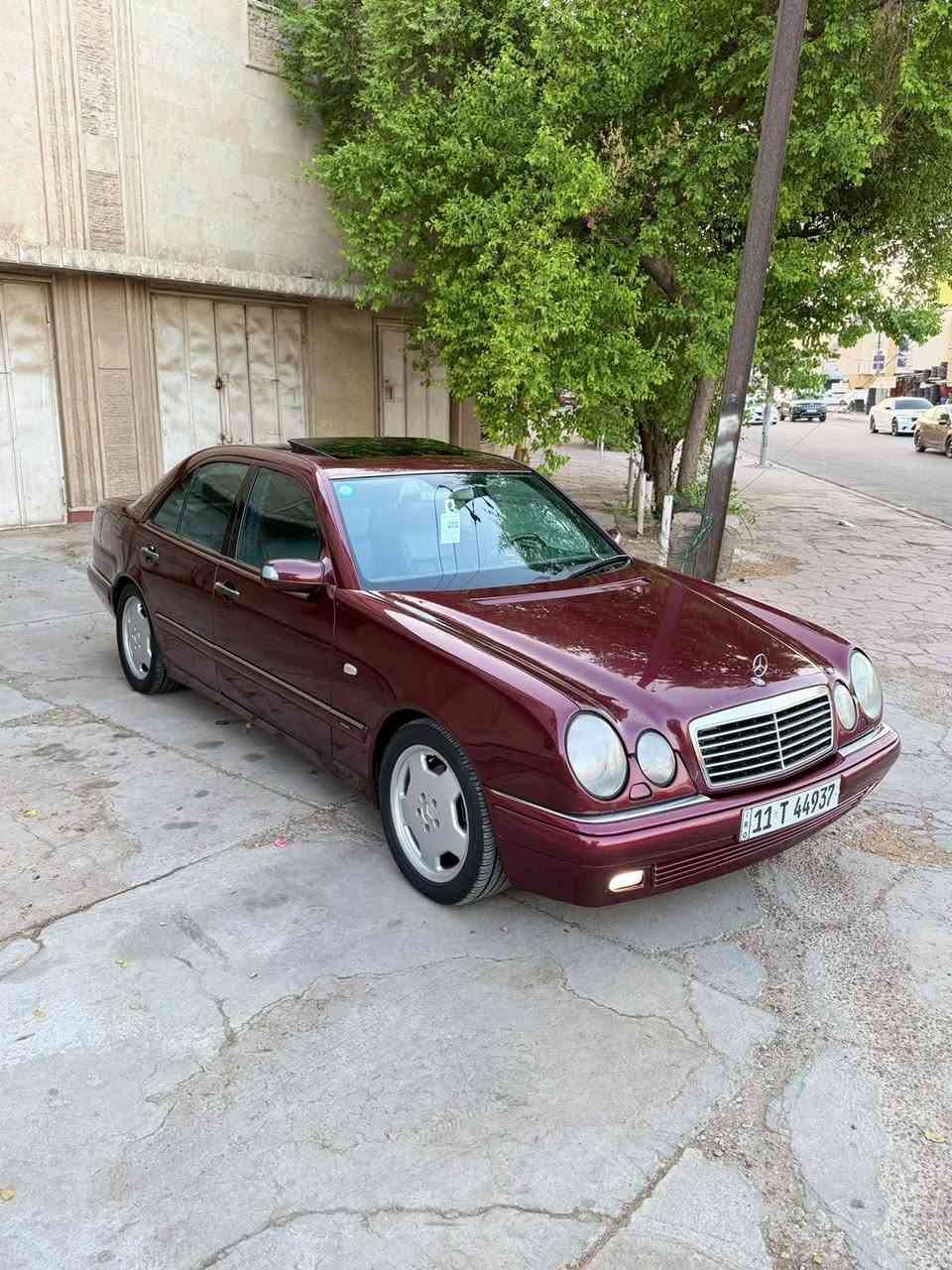 سلام عليكم ورحمة الله وبركاته 
حبايبي الغوالي عندي مارسيدس 
ام عيون 320 موديل 96 محدث 
تخم تاير جديد ويل كب اصلي 
حاويه AMG اصلي صدر امامي 
خلفي جديد شرط الفحص سياره 
تبريد قطعتين ثلج برده خلفيه كهرباء 
منضومت زينون اصليه رقم بغداد 
الدولي تحويل مباشر محرك كير 
خير من الله كهربائيات تمام 
بيع او مراوس حسب القناعه 
مكاني بغداد الكراده الاستفسار 
اكثر هاذا رقمي 
***********
