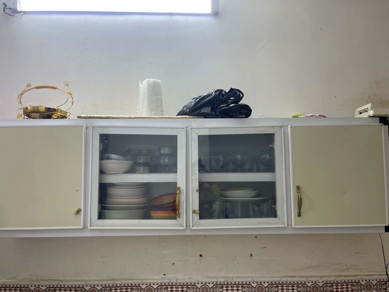 كاونتر المنيوم 3 قطع نضيف بدون ضرر فقط الباب وموجود داخله نضيف 
125 وبي مجال
بغداد الزعفرانيه