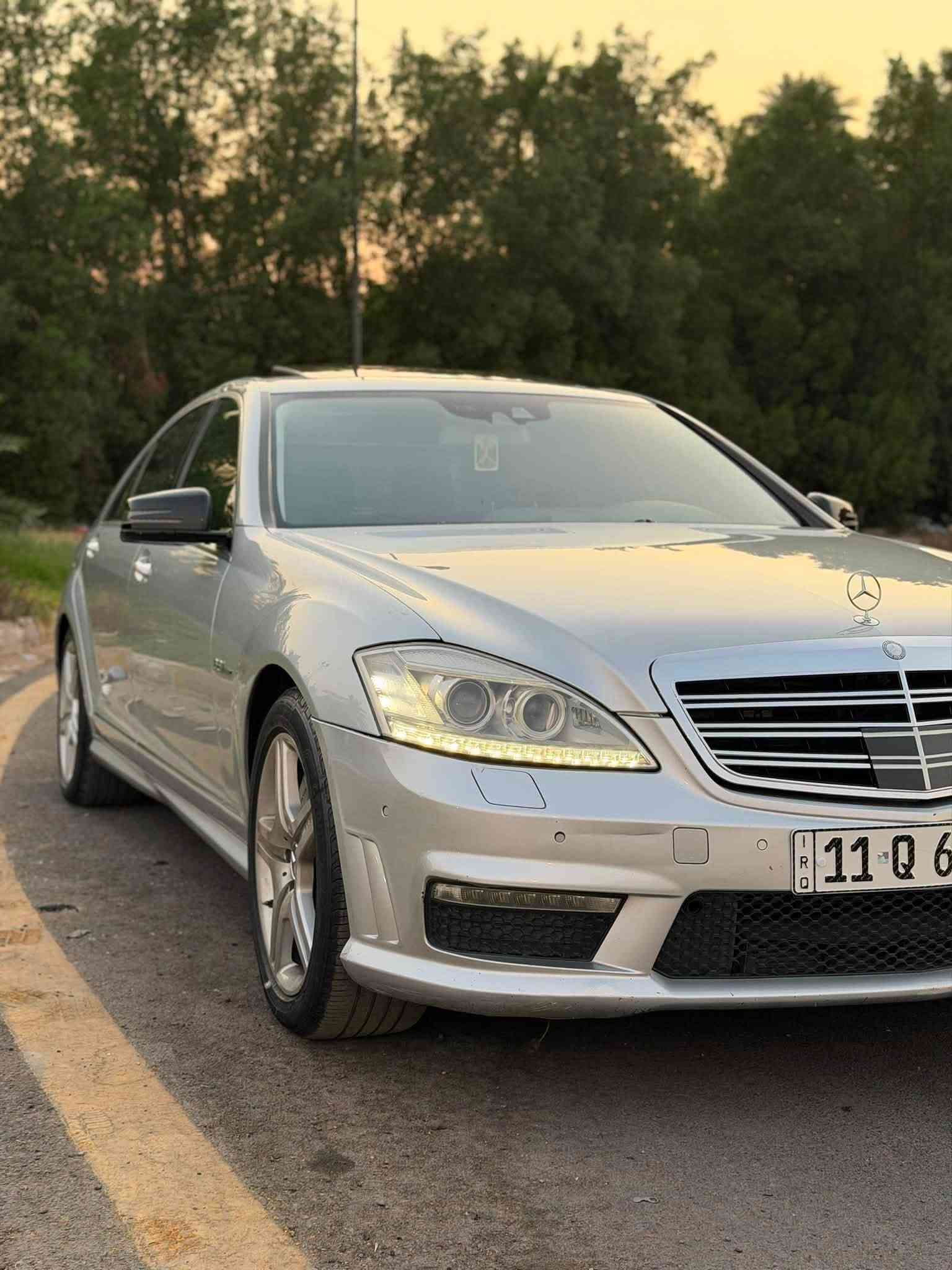 للبيع فقط W221. S63. 2010 AMG أصل
للبيع فقط اعتذر من المراوس. 
كفاله عامه فتح صبغ تعديل حتى دعاميات 
محرك الاصلي  6.3 تنقس طبيعي 
سياره أصل  AMG وبوضع الوكاله ماشيه 150 الف حقيقي فول الفول للاخير 
سلايد. شفتات. ستيرن.  نظام ترحيب دخول ذكي. 5 بردات. ابواب وصندوك ومري شفط. صندوك كهرباء. كشنات حضن وكهرباء وتبريد وتدفئه. ومساج. وهزاز. داخل 7 الوان حسب الطلب. داخل جلد طبيعي دشبول وبطاين وديكورات. تنته كنتاره بلاديه.  لايت داينمك زنون متحرك.  حساسات امامي خلفي. وتوقف ذاتي وتحديد مسار. ناظور ليلي.  
كروز سرعه.  حساس مطر.  مري عاكسه 
جام بلورايز بلادي متغير حسب ضوء 
دركه عظم حرف D اصليه سستم كروز رياضي اصلي AMG وعليه برمجه طلقات وفتح سرعه 
باقي تفاصيله هواي ومعروفه سياره مميزه ومن نوادر 
سياره جديده وجاهزه وعليه ادامه كامله 

سياره رقمه بغداد باسمنا ورقم مميز ع حجم السياره وتحويله مباشر.  
ومكانه بغداد الكرخ والسعر 200 يعنى  
اي استفسار فقط الاتصال ***********
