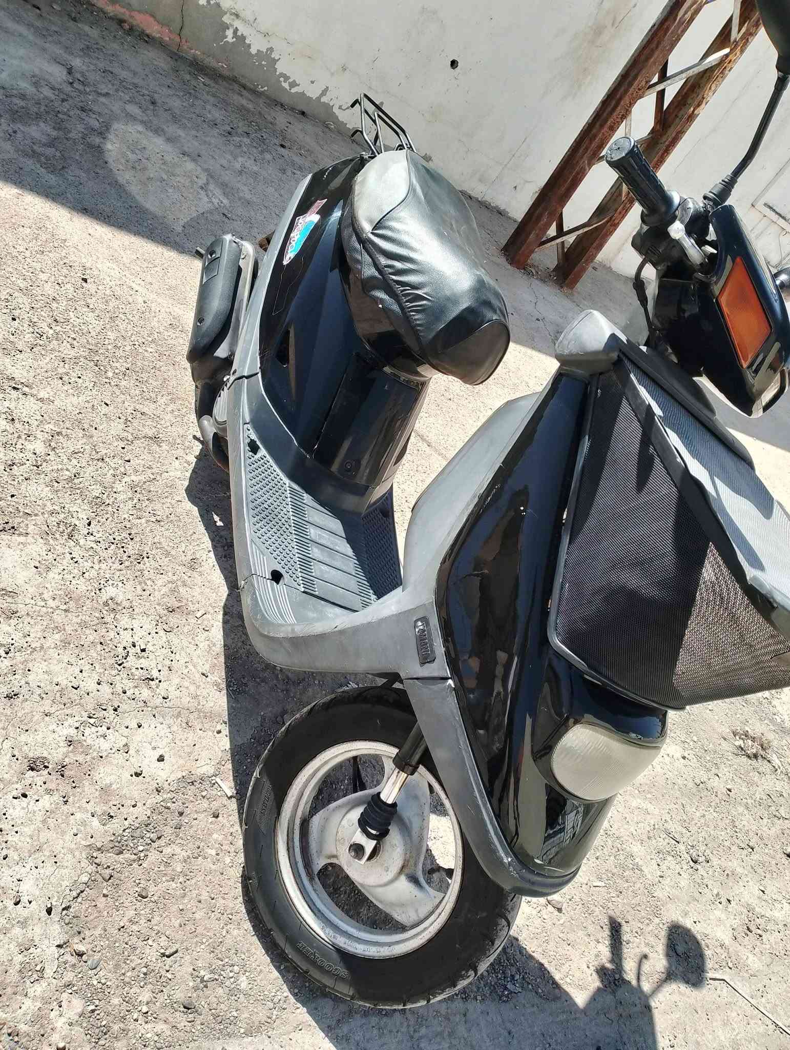 ‌السلام عليكم، هذه الدراجە البیع
النوع: ياماها (Yamaha))

المحرك: ما مفتوح وبدون أي مشاك
 
کابریتر :بیلادی مابی عیب 

الكهربائيات: كلها شغالة ونظيفة

العدادات:شغال(عدادالسرع البنزين)

المكابح (البريك): يقف بمكانه، بدون أي عيب 

الفطر (الشرائح/الكفرات): ما مكسور 

وجاهز بلاديالإطارات (التواير): جديدة

رقم : ***********

‏‪***********‬‏
