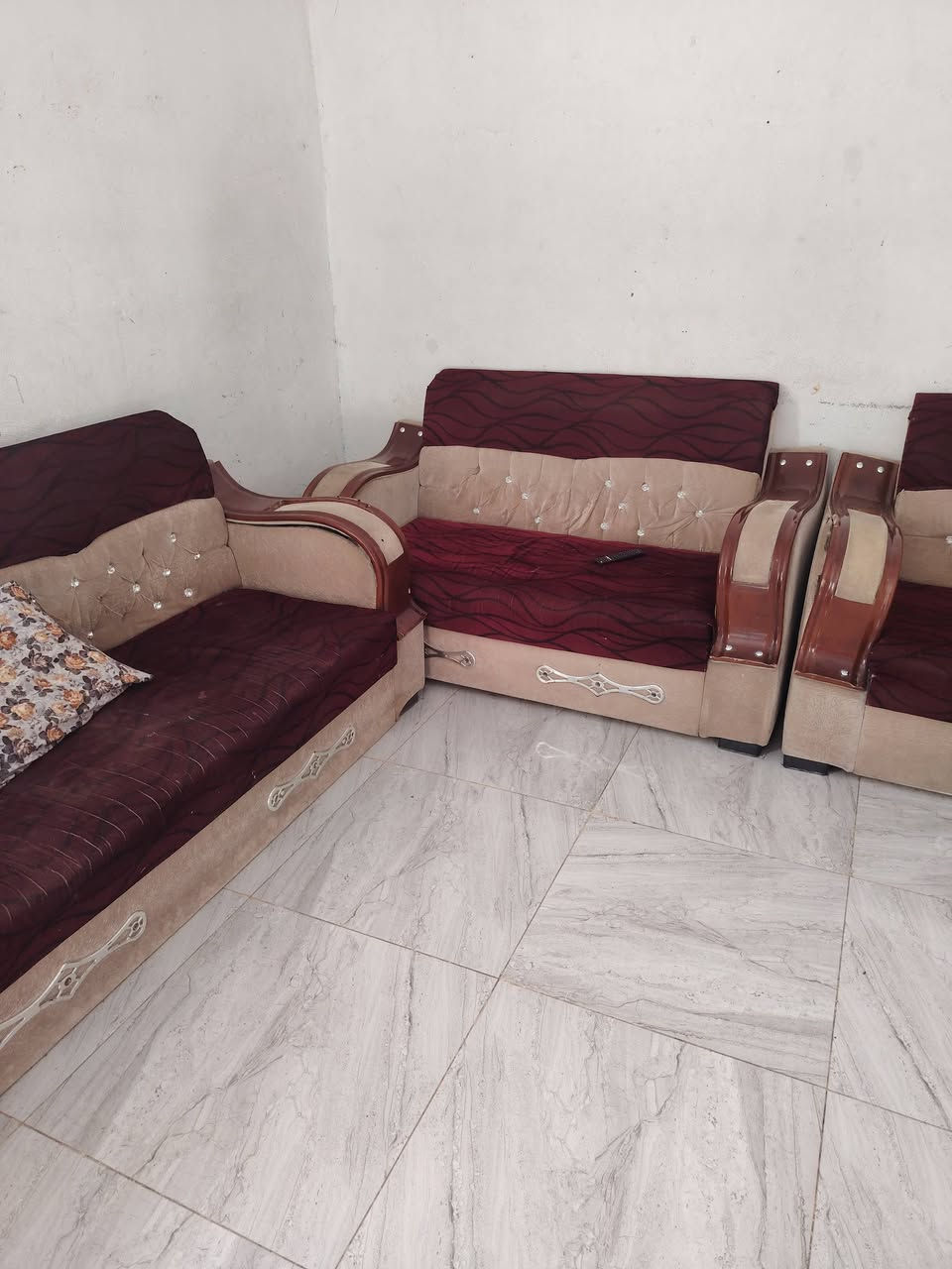 متاح تخم 75 والميز وزاويه 40 كنتور نضيف كلش هاذه رقم ***********
