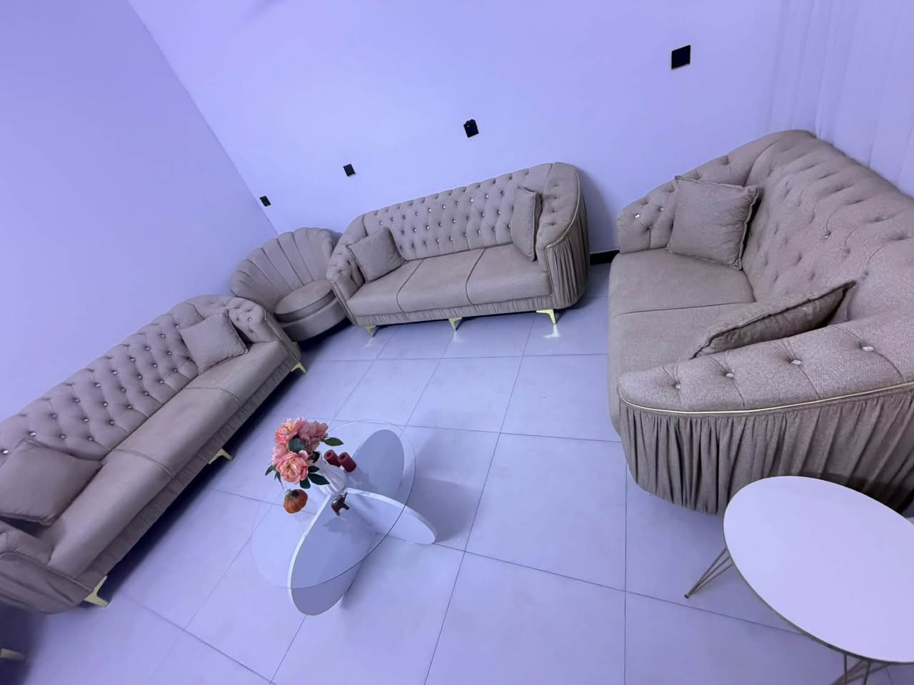 سلام عليكم تخم للبيع استعمال قليل 
سعره ٥٥٠مكان الدوره 
***********
