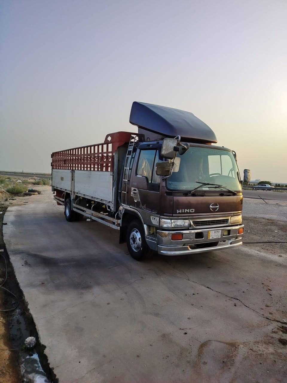 سلام عليكم هينو انكر للبيع موديل 95   سنويه الحد 27 مكينه 80 سوبر بيه خيط بخار طوله سته وربع بلادي تخم تاير سيارة جاهزة الاستفسار ***********
