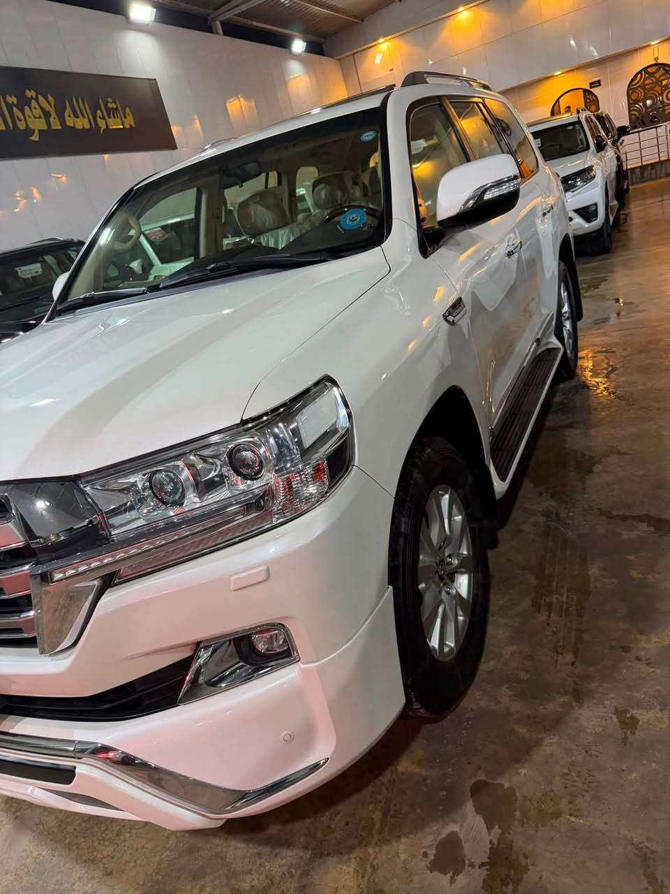 لاندكروز 2017 ابريم اصل 
مكينه 4000.        V6
8 ايرباك
دڤدي بالقماره 
كشن جلد وكهرباء اتلث طكات
ماشيه 135كم حقيقي 
السعر 425$
عنوان السيديه او البياع 
هاتف ***********
