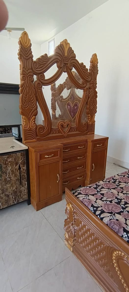يوجد غرفه فول نضيفه الاستفسار على هاذا الرقم ***********
