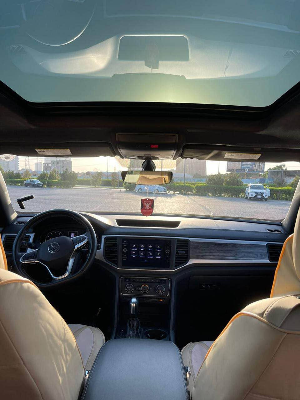 volkswagen Atlas Cross Sport 2021 V6

‎ئەتلەس کڕۆس سپۆرت se ٢٠٢١

‎ رەنگ چیمەنتۆیی
 V6 مكينه
‎١٤ هەزار میل رۆیشتیە
‎سەقف پانۆراما
‎بسمە 
‎تشغيل عن بعد
‎نظامي start stop
‎شاشە گەورە کار بلی و اندروید اوتو
‎کوشن جلد 
‎كوشين كارەبایی 
‎کشن گەرمی
‎بریک بسمە دوگمەی پارکینگ
‎کامیرا حساسی پشت و پێش
‎رادار پێش و پشت و تەنیشتەکان
‎شەحنی موبایل وایرلێس wireless car charger
‎دەرگایی پشتەوە کارەبایی
‎زور مواصفاتي تري تيدايه

‎

‎بن قەپاغی بەنزین ليدانةكى بچوكى هەیە سبوخە
‎هەموو بە شەرت 
‎ارباگ نەتەقیوە

‎فولكسواكن اطلس كروس سپورت ٢٠٢١ v6

‎لون اسمتي او سموك
V6 محرك
‎ماشيه ١٤ الف ميل
‎سقف بانوراما
‎بسمه تشغيل عن بعد 
‎نظام start stop
‎شاشه كبيره  كار بلى و اندرود اوتو
‎كشنات جلد 
‎کشن كهربايي
‎كشن تدفئه 
‎بريك بسمه
‎زر باركينگ مساعد گراج
‎كاميرا حساسات امامي و خلفي 
‎رادار امامي و خلفي 
Tتحديد مسار
‎نقطة عماء 
‎شحن وايرليس موبايل
‎باب خلفي كهربائي 
‎بيها بعد هوايه مواصفات

Hارباكات سليمه 
بدون حادث بيها طخه جوه قباق بنزين مصبوغه 
مكفوله من كلشي 
رقم جديد
‎

‎ رقم موبايل:  *********** أربيل, العراق

