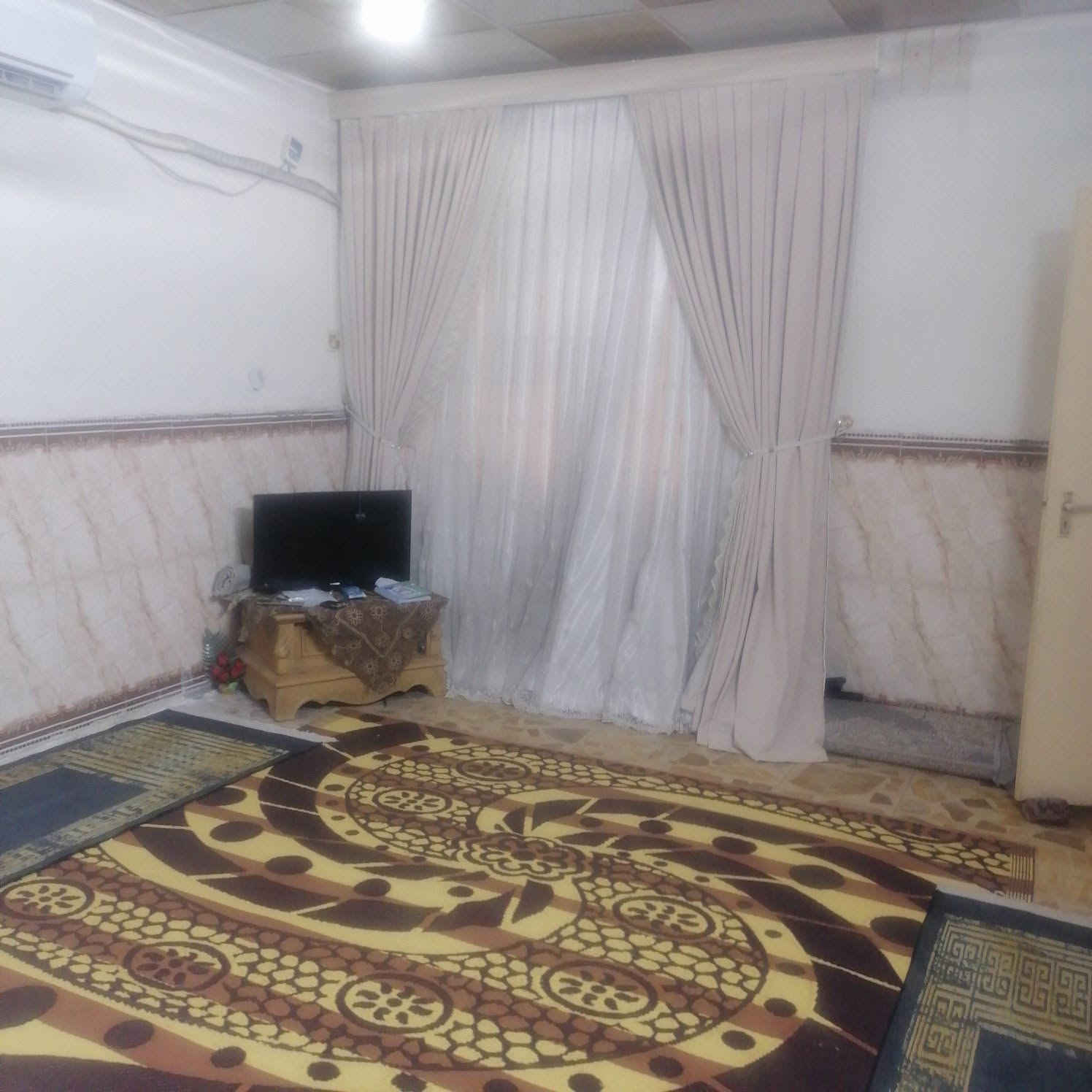 بيت بالجمعية  بالنجف الاشرف للبيع ب٣١٠ مليون مع التساهل للجاد مساحة٢٤٠ متر وبطابقين يحوي الأول استقبال ٧ في ٤ وغرفة ٦في٤ وأخرى ٥ في ٤ وكوريدور ١٠ في ٣٤٠ ومطبخ ٤ في ٥ والطابق الثاني غرفة ٥في ٤ َوكوريدور ٣ في ٢ مع خدمات صحية داخليه وخارجيه وحديقة ٨ في ٣..ممكن مراوس ببيت الاميرات الثاني ٢٥٠ متر.. الاتصال على الرقم ***********
