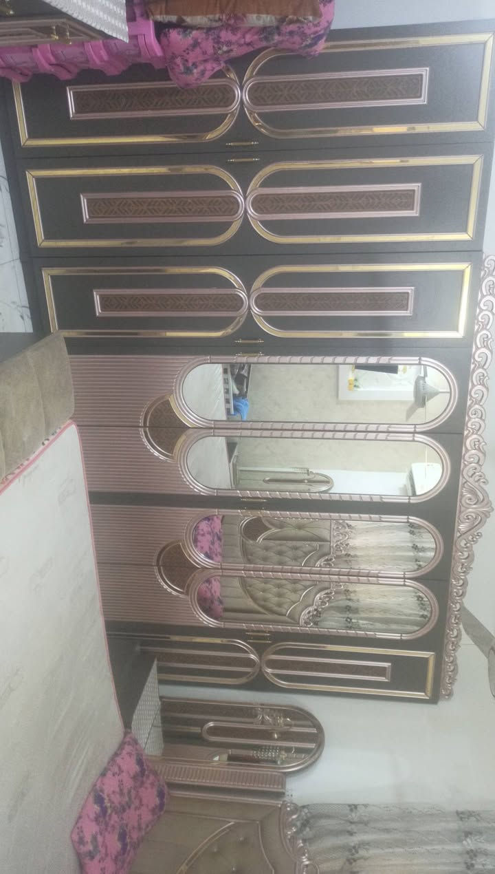 سلام عليكم غرفه للبيع 9قطع نضافته گبالكم مستعجل ع بيع بغداد مدينه الصدر
***********واتساب
