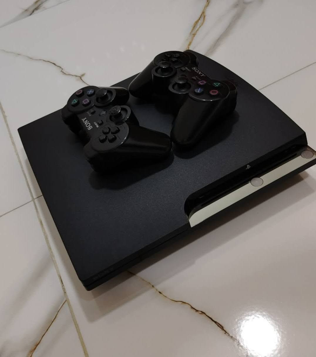 سلام عليكم بلي3 كلش نضيف استعمال قليل مع كامل ملحقاته يدات2. كيبل HD. واير البلي. السعر 150 المكان كربلاء حي الحر قرب فلكة الثوره ***********
