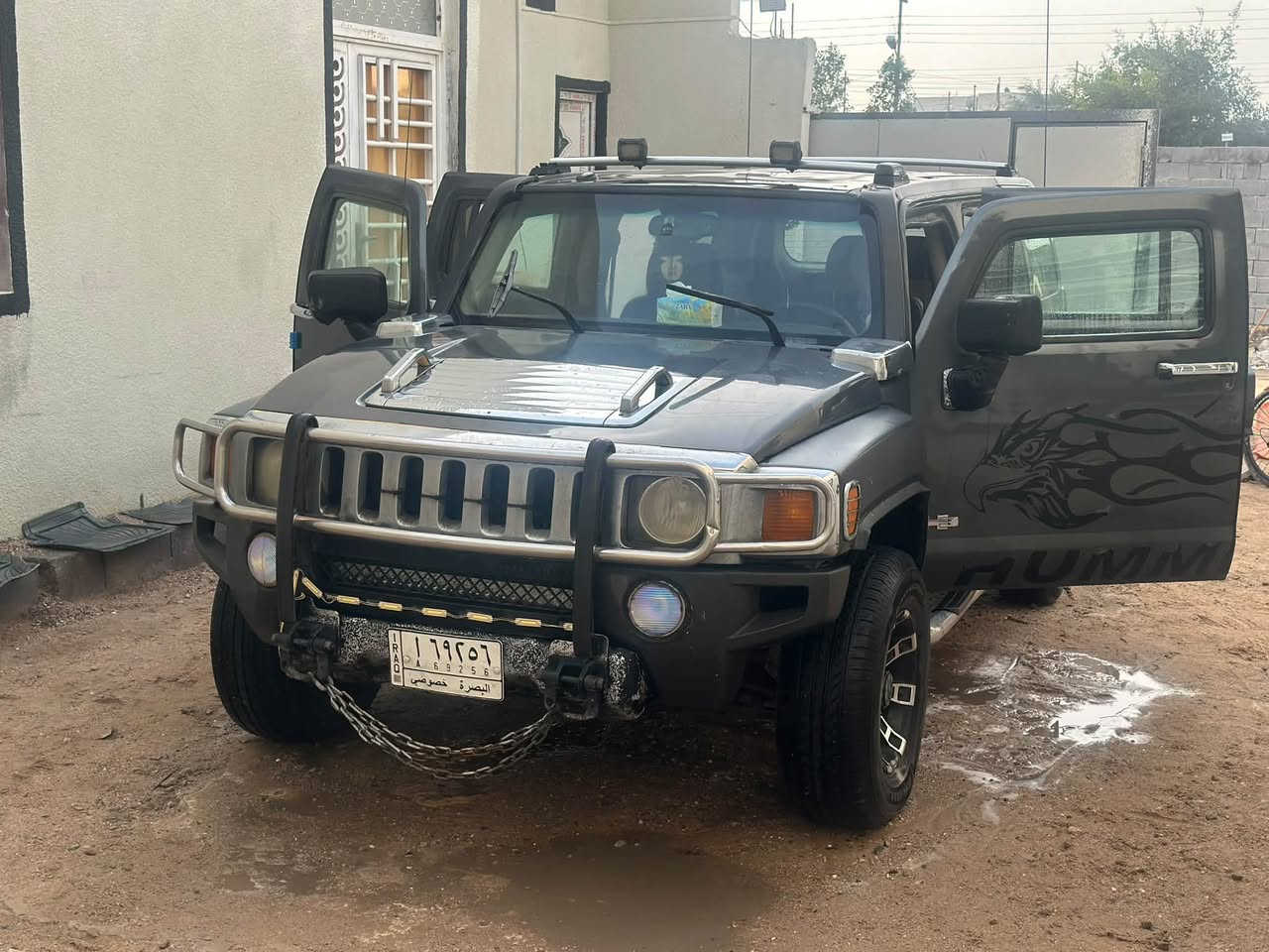 همر H3 2008 (البصرة - الزبير) جميع التفاصيل سوف اذكرها في المنشور ارجو من الجميع قراءة التفاصيل قبل الاتصال لتواصل معي على الرقم (***********) يوجد واتساب على هذا الرقم جاهز لرد باي وقت واهلا وسهلا بالجميع 
  📍التفاصيل 
1. سنة الصنع 2008
2. مواصفات اقليمية مواصفات امريكية 
3. نوع ناقل الحركة اوتوماتيك
4. نوم الوقود بانزين 
5. اللون اسمنتي
6. مواصفات داخلية (مكيف - زجاج كهربائي - مقاعد جلد - تحكم مقاعد كهربائي - كاميرا خلفية دوارة مع الاستيرن - بلوتوث - شاشة وسائط - شاشة لمس - مدخل AUX/USB - مشغل اسطوانات - اكياس هوائية)
7. مواصفات خارجية ( انوار نهارية - مصابيح خارجية )
8. الحالة مستعملة 
9. الصبغ الاصلي 
10. ضربة في الباب بصفحة السائق
11. السيارة تم تحويرها الى كير ومكينه الفينيه 8 سلندر.(5300)
سعرها 75 ورقه وبيه مجال للشراي 
لتواصل على الرقم التالي  (***********) او المراسلة على الواتساب.
