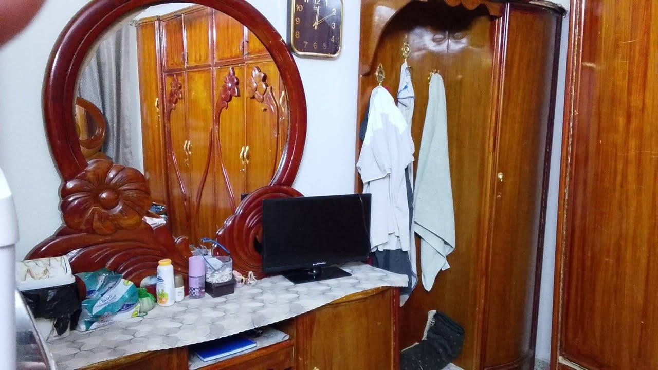 السلام عليكم غرفه نوم للبيع نجاره عراقيه كما موضح في الصورة من بغداد حي الجهاد استفسار اكثر اتصال بالرقم الموجود ***********, أو يجي خاص
