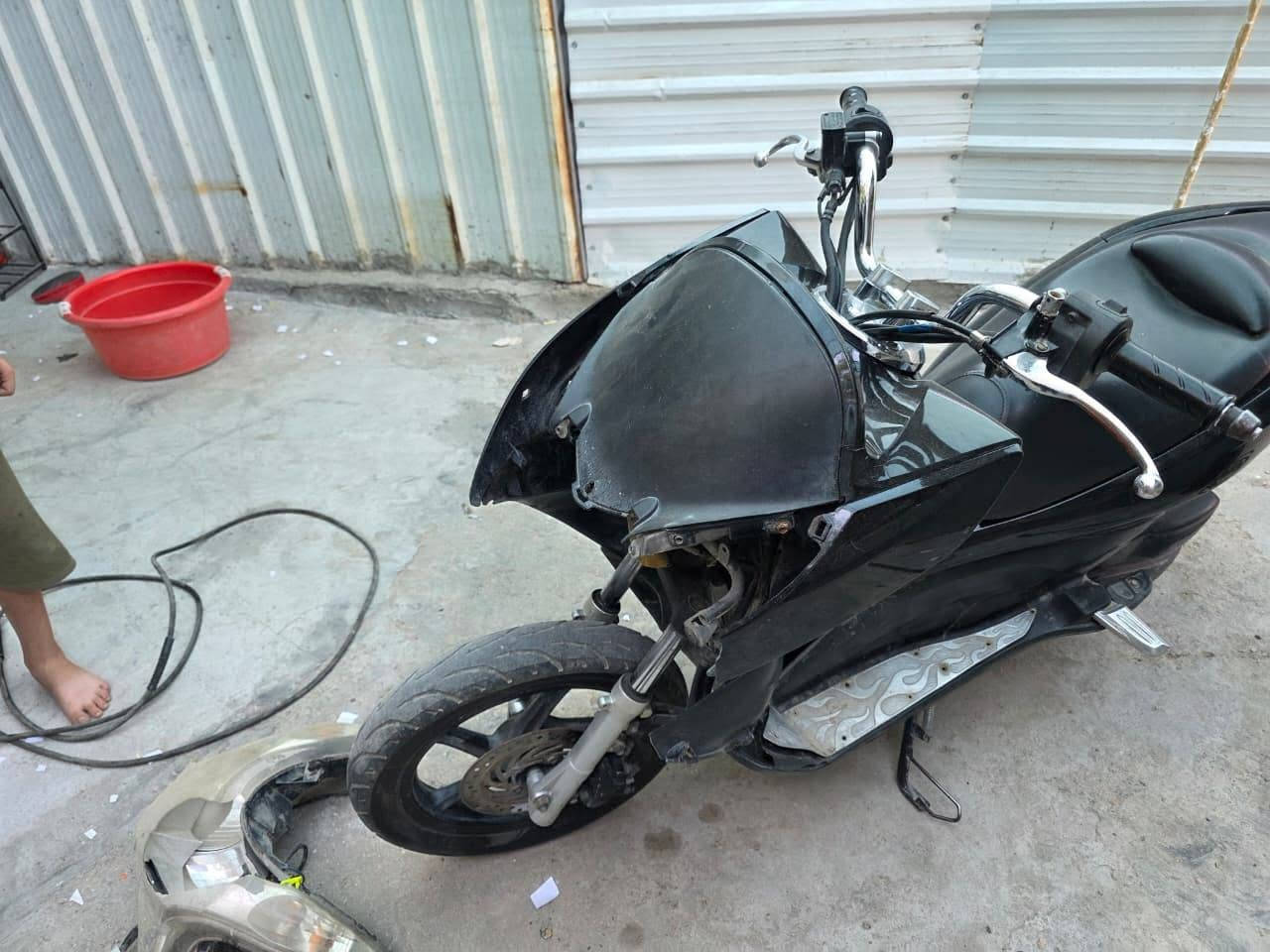 السلام عليكم
pcx
جيل اول دراجة كلش حلوة
عوزهة بجم وترايش
مازدة موجودة شغالة
محرك مكفول كفالة
بيهة سويجين
بيهة حساس توقف
حساس ستاند
كهربائيات كاملة 
السعر 800 الف
***********
 واتساب
