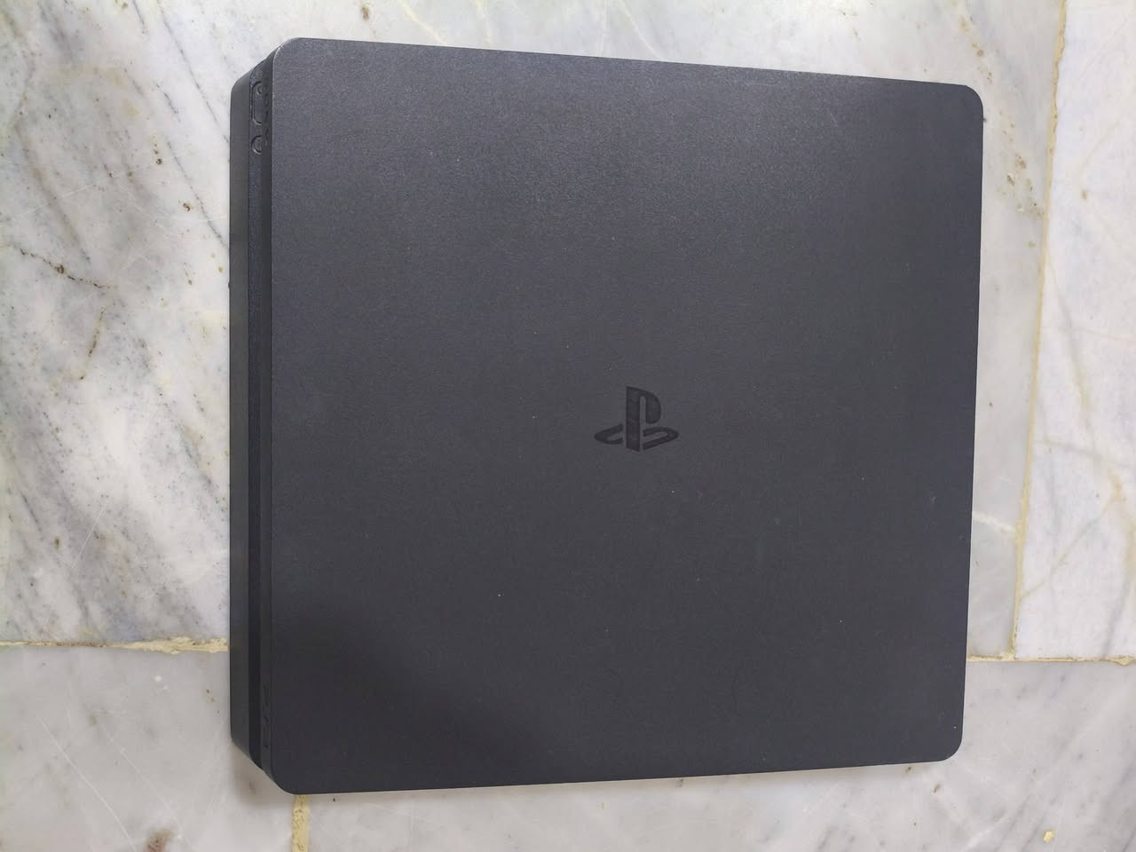 PS4للبيع
بلي 4 سلم نظيف جداً ما بي شي و الجوستاكات نظيفه 
للعلم انو الجوستك الي باللون الاسود اصلي مو تجاري 
برمجيات النظام 13.52 
مع قرص نادر جداً والله و غالي بيس 2021 
السعر 230ألف مع القرص قفل قفل اذا شراي راسلني
مكاني ذي قار الناصريه
للإستفسار الإتصال او مراسلة هذا الرقم👇

              ***********
