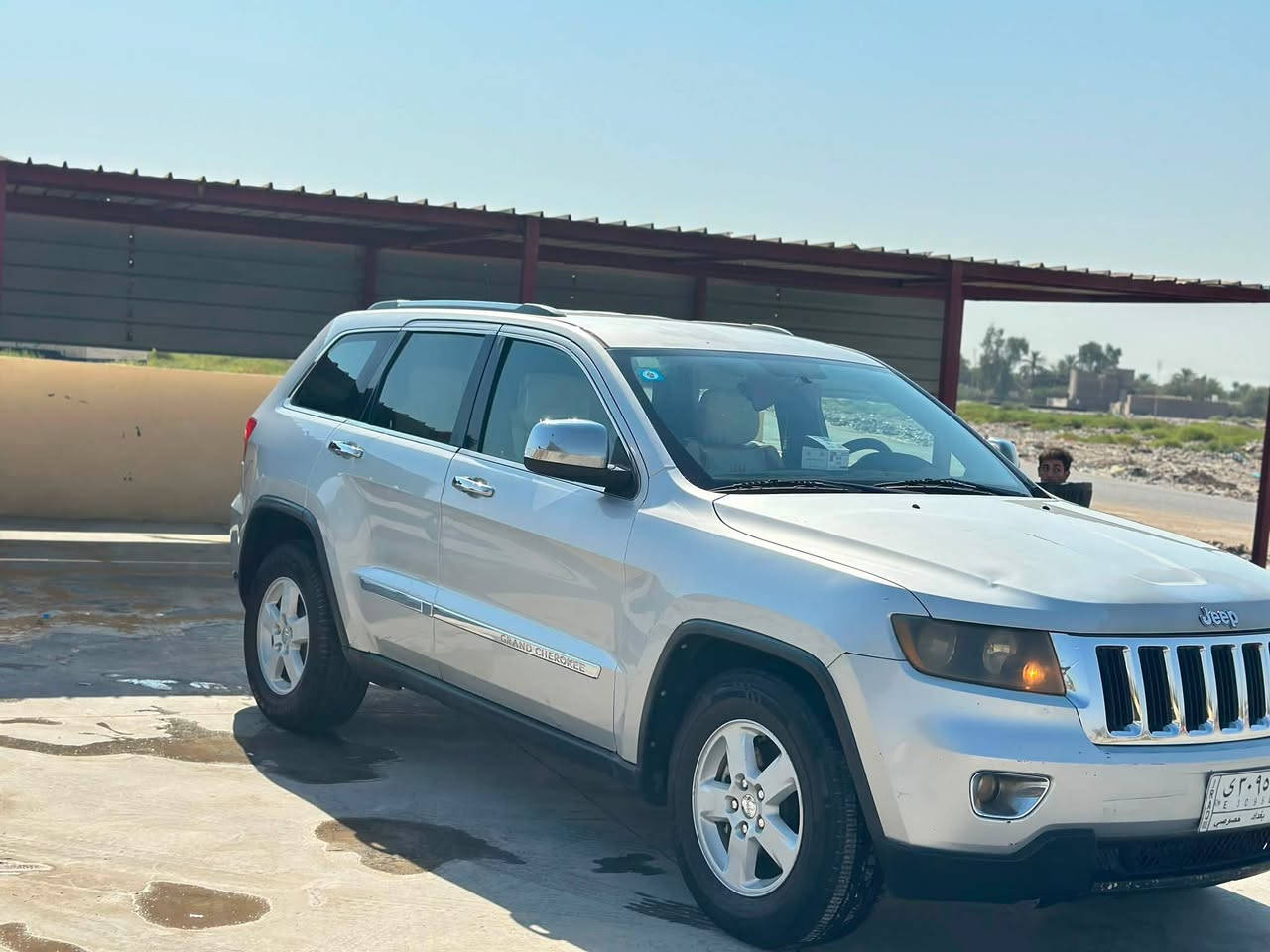 جيب لاريدو ٢٠١١ للبيع  وارد أمريكي. وسوناره موجود كدامك مكينت السياره ٣٦٠٠فار ويل 4x4 سياره جاهزه من تاير من كير من حداديه  العنوان بابل قضاء جبله السعر ١٤٠وبيه مجال رقم الهاتف ***********
