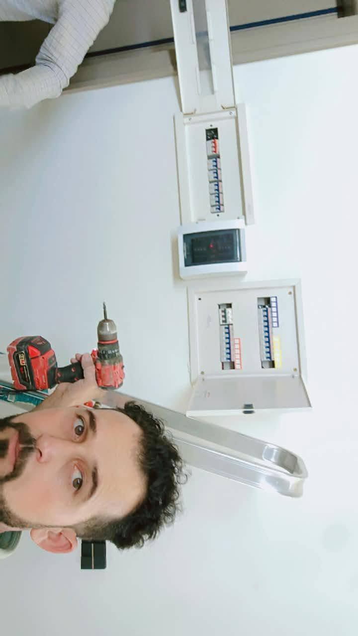 عملي كهربائي هذا جزء بسيط من عمل الكادر 
 ***********
