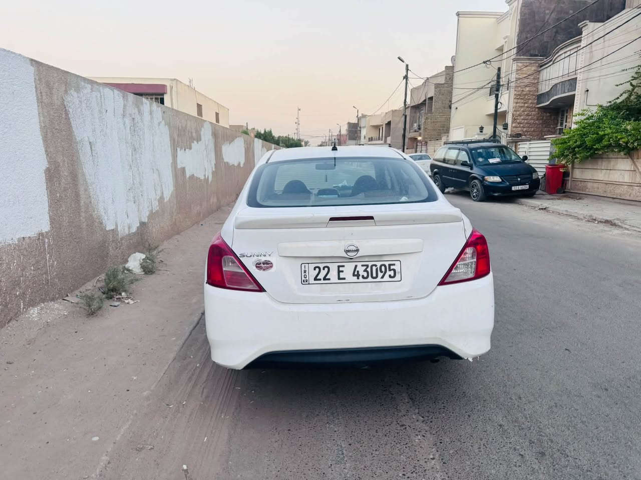 سلام عليكم نيسان صني مديل ١٨ سنوية ستوني بأسمي سويتهة كير محرك حدادية كفالة بيهة قطعة وحدة جاملغ خلفي ب٩٣ وبيهة مجال *********** بغداد الدورة
