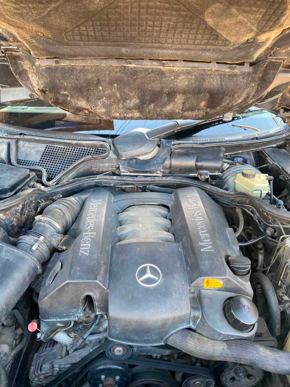 السلام عليكم مارسدس ام عيون مديل ١٩٩٨ رقم بغداد 
محرك v السعر٩٠ وبيها مجال 
الرقم ***********
