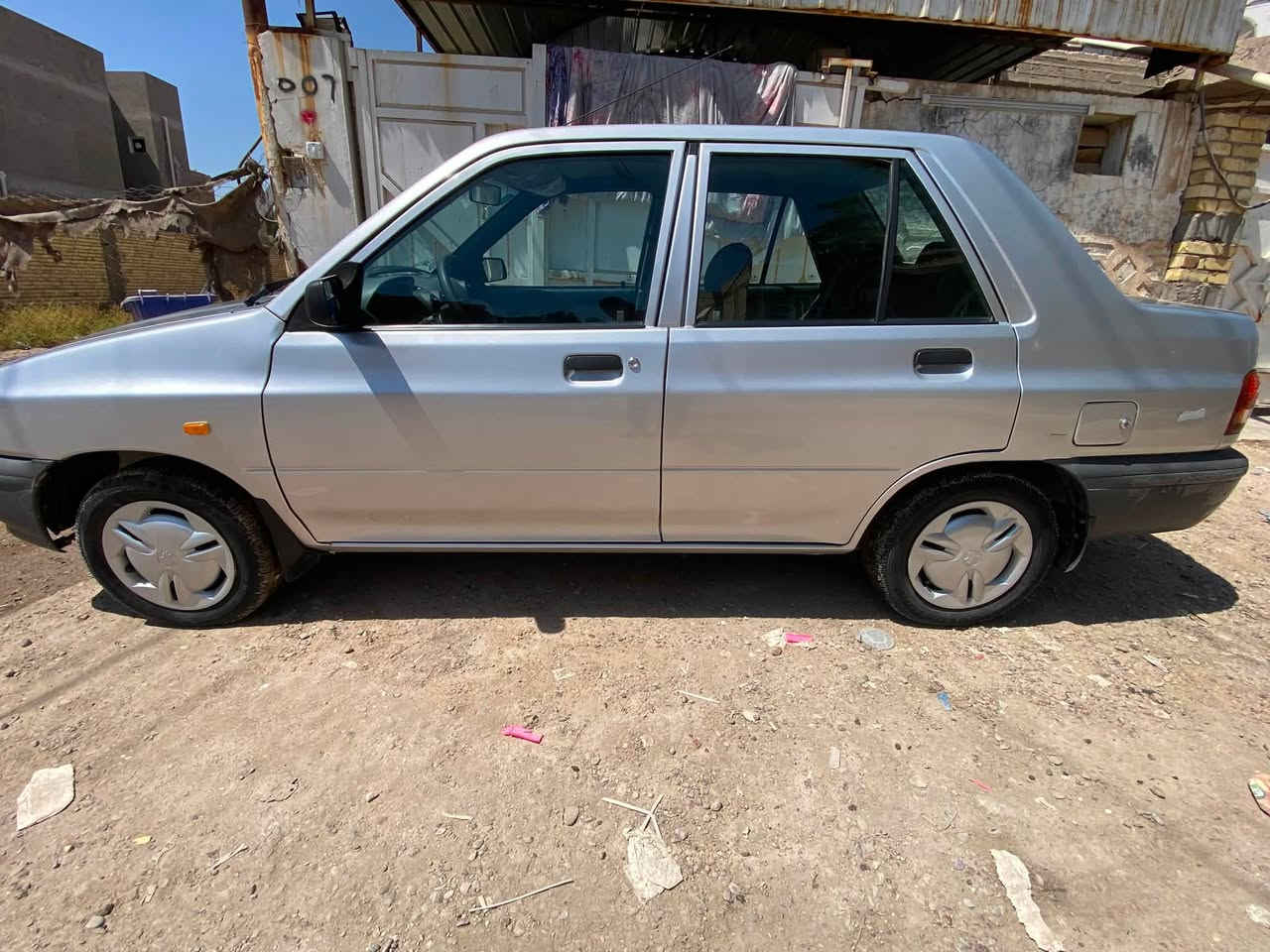 سلام عليكم للبيع فقط سايبة موديل ٢٠٢٤ كفاله عامه من صبغ ضربة تايرات شركة ماشية٣٨ الف حقيقي مكينة كير تبريد شغال  كله ع وضع الشركه باسمي السعر ٦٧ وبيه مجال حك الجية رقم بغداد مكاني التاجي او الكاظميه ملاحظه اخوان السياره بيه شخوط خفيفه بارك الله بيكم ***********
