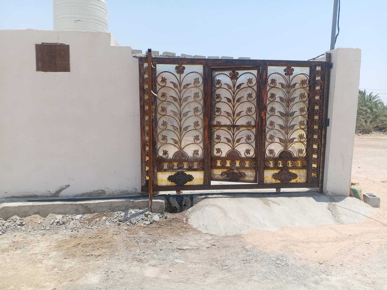 سلام عليكم بيت زراعي مساحه  ١٢٥ قرفه ٦ب ٤ وصاله٥ب٣ ومطبخ٣ب٣ منور ١ب٢ وديوان٥ب٣ وكراج٤ب٦ وصحيات سعره ٢٨ بي مجال الزبير لندلس خلف ماركت رضاوي شارع ١٠ ماي اساله كهربا بنا جديد سكف جينكو +سغف ثانوي  لستفسار ***********
