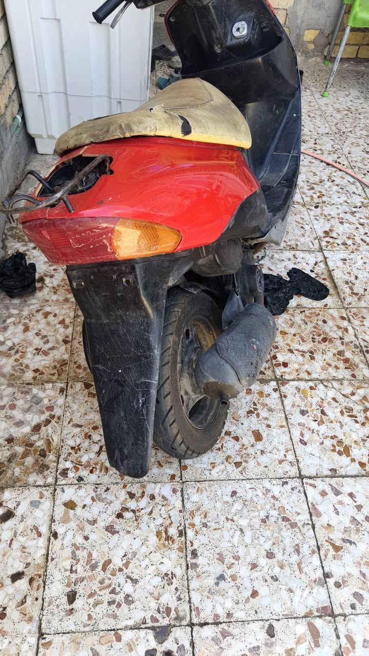دراجة سازوكي شغالة كلشي سلف هندر كهربائيات مجفتة قبل سبوع ما ناقصها شيء السعر250  ببها مجال قليل 
المكان المجر الكبير الرقم***********
